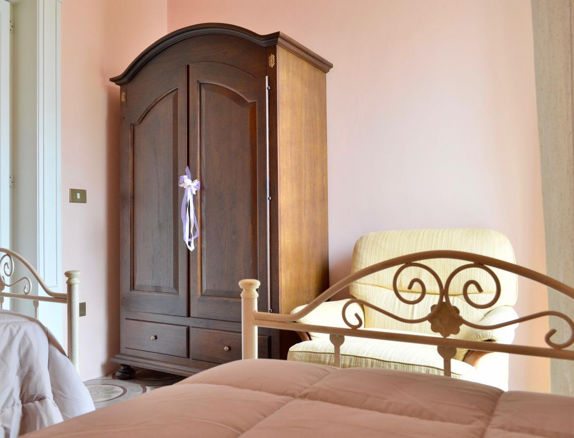 La Maison Di Monica Полиняно а Маре Екстериор снимка